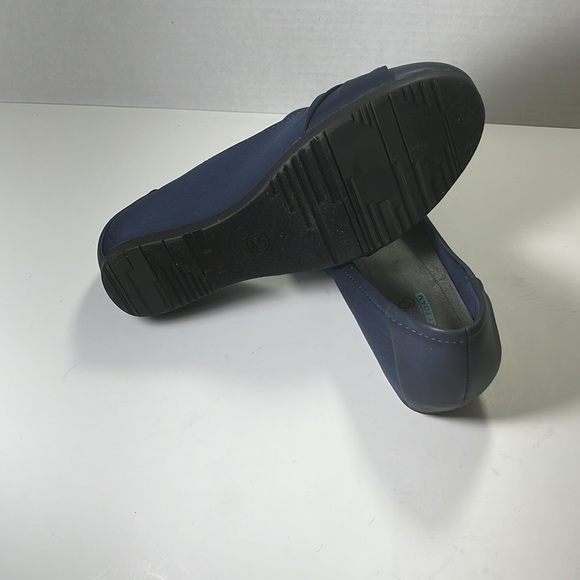 Bear Traps Mitsy Women's Slip-on Hidden Wedge Memory Foam in black and blue 6m - Picture 2 of 6